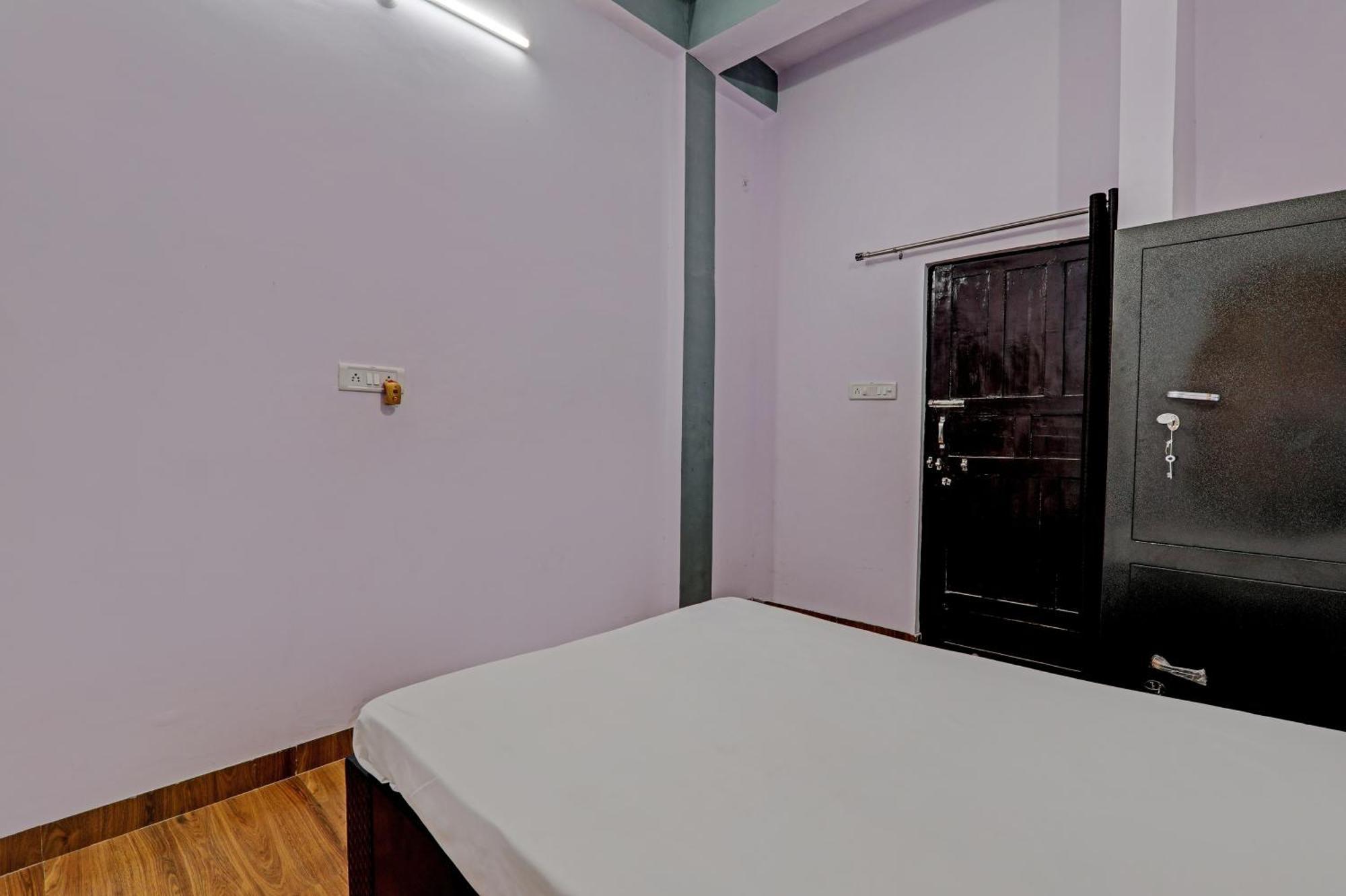 Oyo Hotel Crown Λάκναου Εξωτερικό φωτογραφία