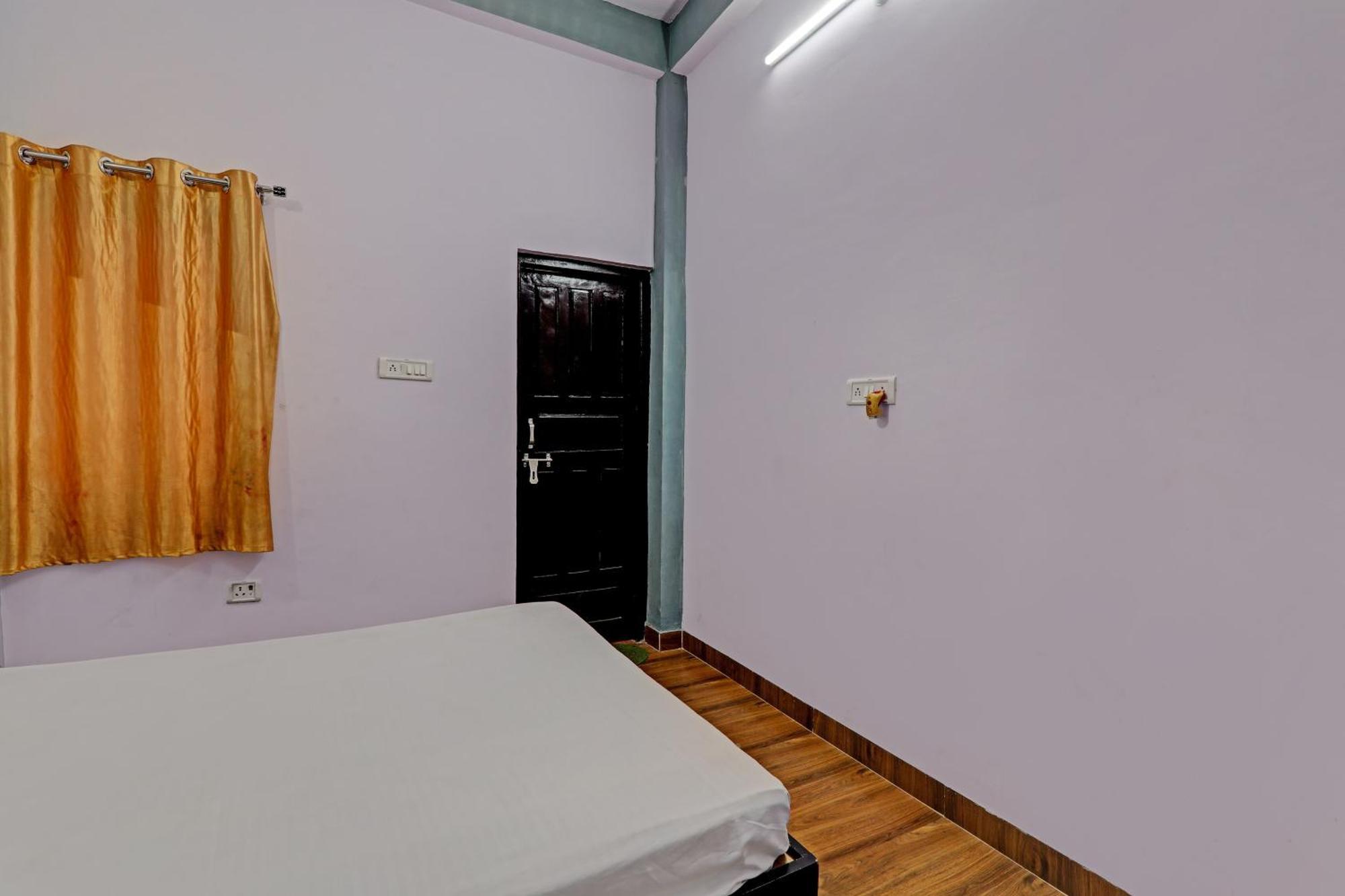 Oyo Hotel Crown Λάκναου Εξωτερικό φωτογραφία