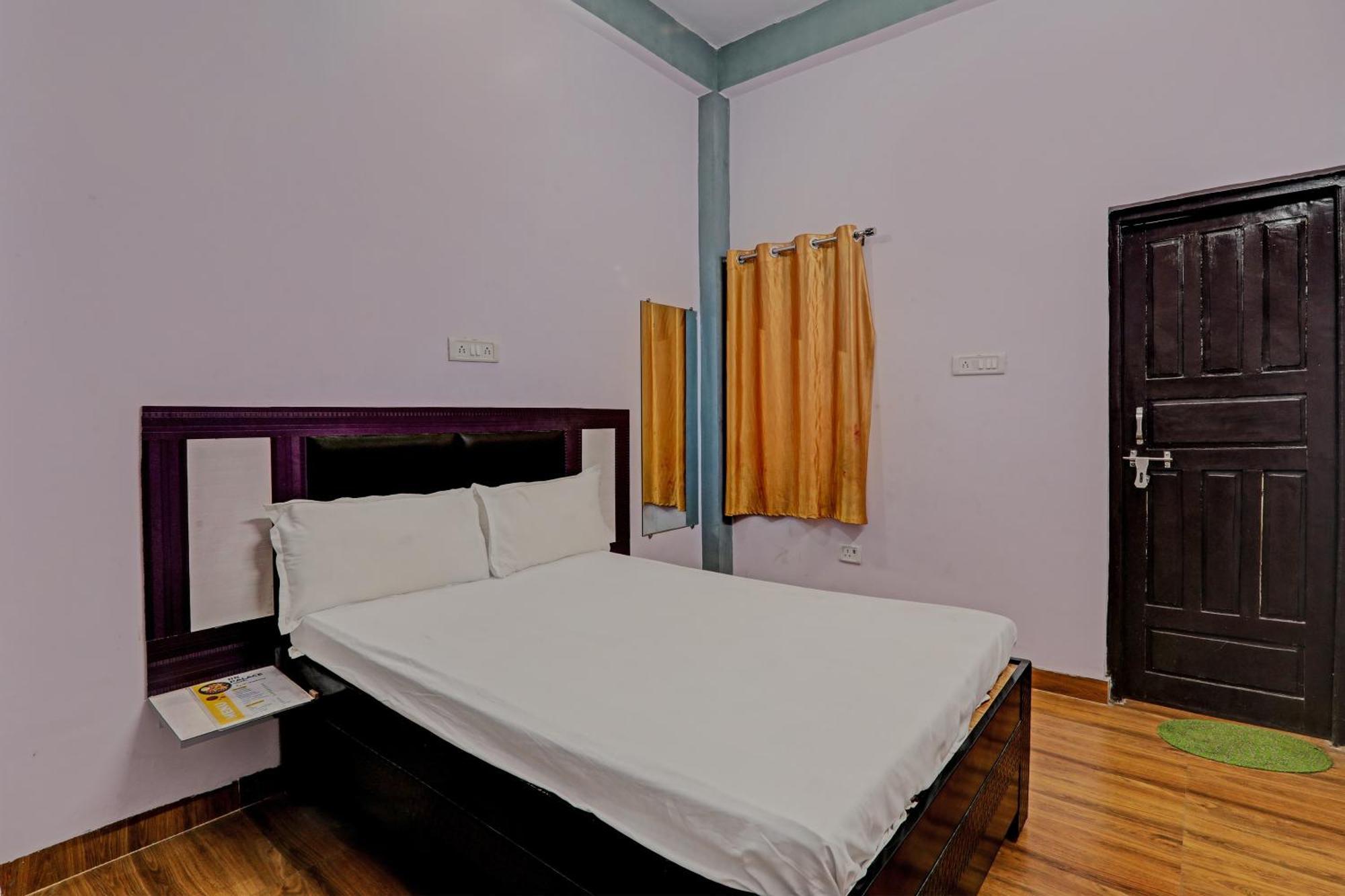 Oyo Hotel Crown Λάκναου Εξωτερικό φωτογραφία