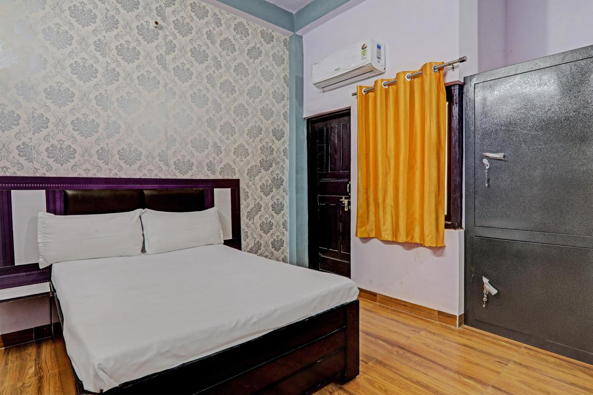 Oyo Hotel Crown Λάκναου Εξωτερικό φωτογραφία